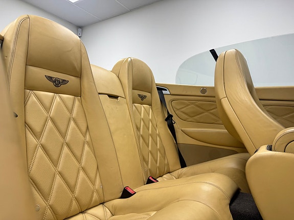 Bentley Continental GTC 14 of 21