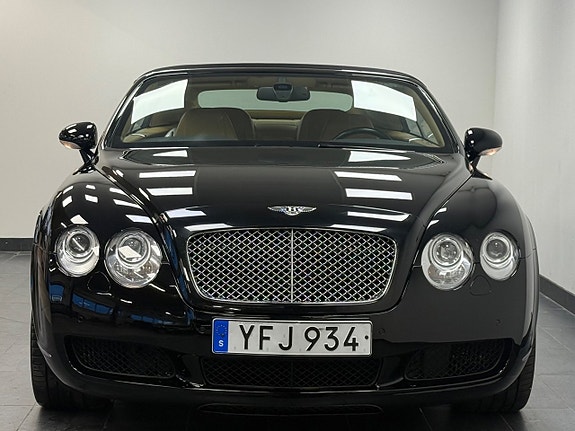 Bentley Continental GTC 19 of 21