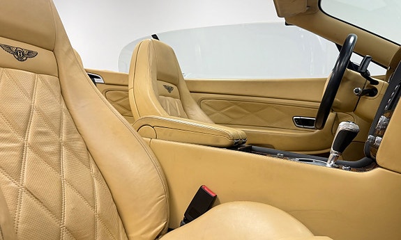 Bentley Continental GTC 13 of 21