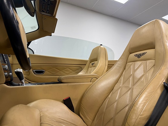 Bentley Continental GTC 9 of 21