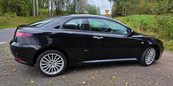 Alfa Romeo GT 2 of 18