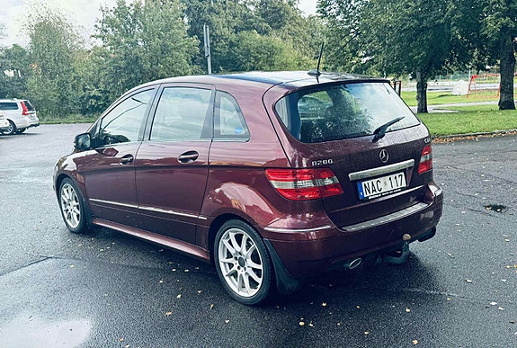 Mercedes-Benz B200 4 of 12