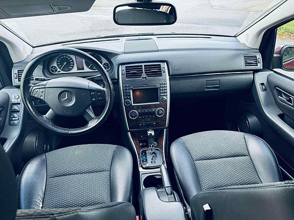 Mercedes-Benz B200 12 of 12
