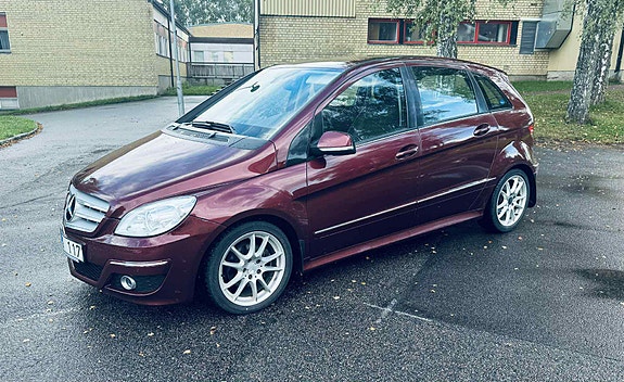 Mercedes-Benz B200 3 of 12