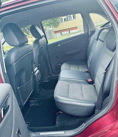 Mercedes-Benz B200 10 of 12