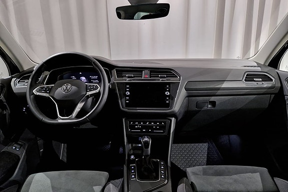 Volkswagen Tiguan 9 of 16