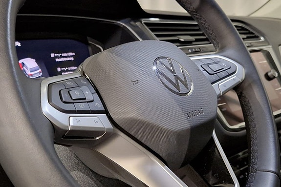 Volkswagen Tiguan 10 of 16