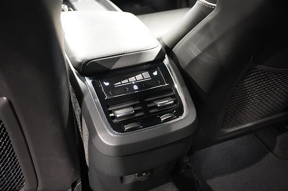 Volvo XC60 14 of 18