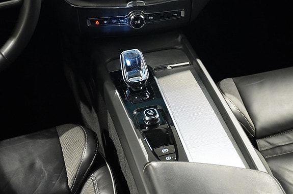 Volvo XC60 13 of 18