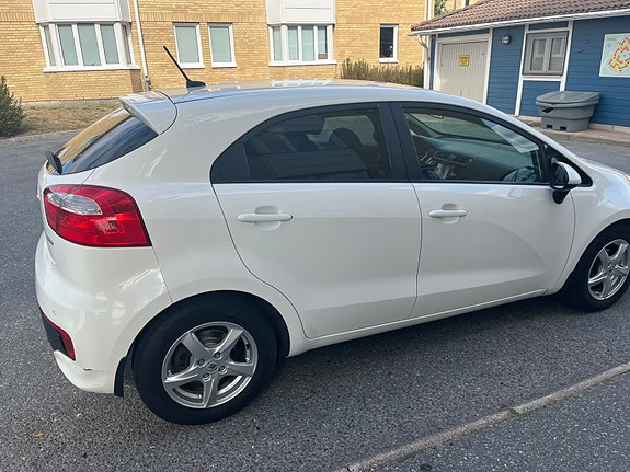 Kia Rio 5 of 8