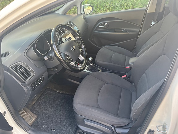 Kia Rio 7 of 8