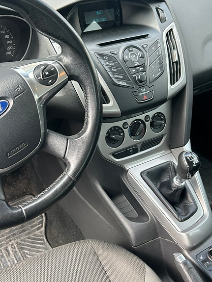 Ford Focus 2 of 8