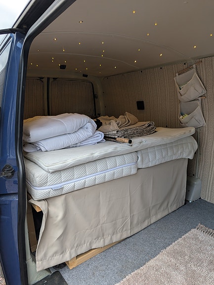 Volkswagen Transporter 4 of 16