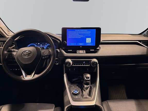 Toyota RAV4 8 of 15