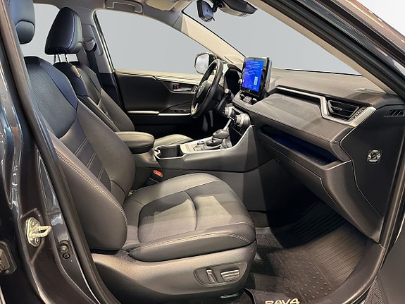 Toyota RAV4 6 of 15