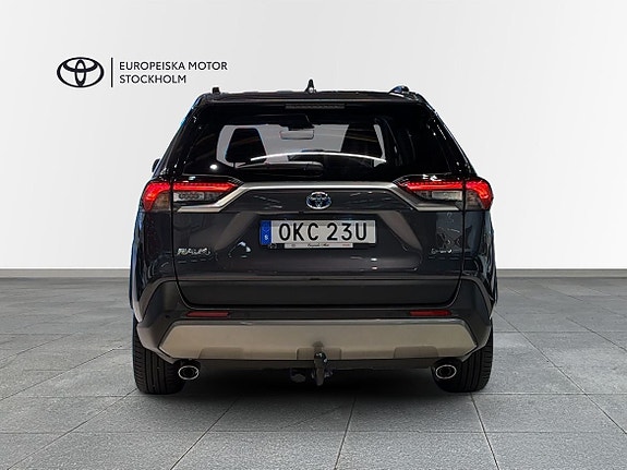 Toyota RAV4 4 of 15