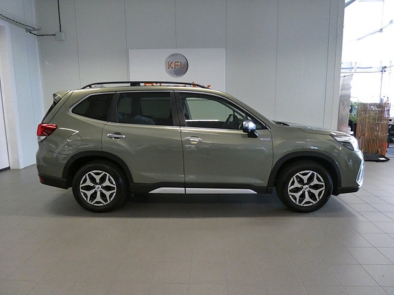 Subaru Forester 3 of 25