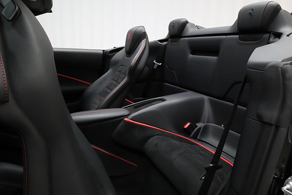 Ferrari Roma Spider 19 of 30