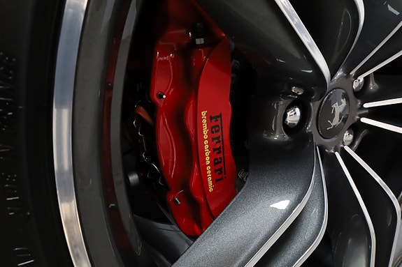 Ferrari Roma Spider 18 of 30