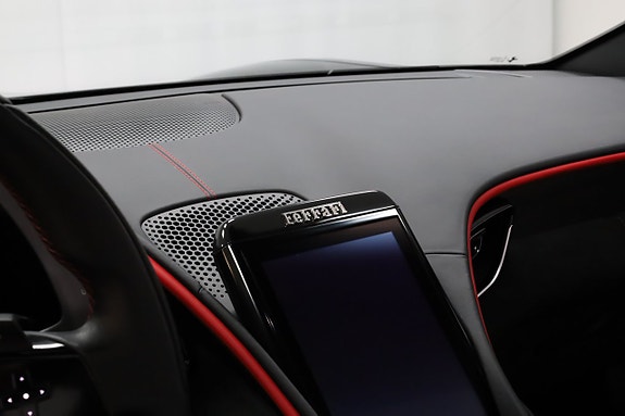 Ferrari Roma Spider 22 of 30