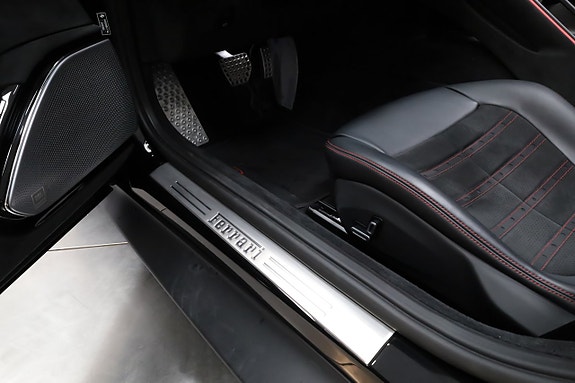 Ferrari Roma Spider 21 of 30