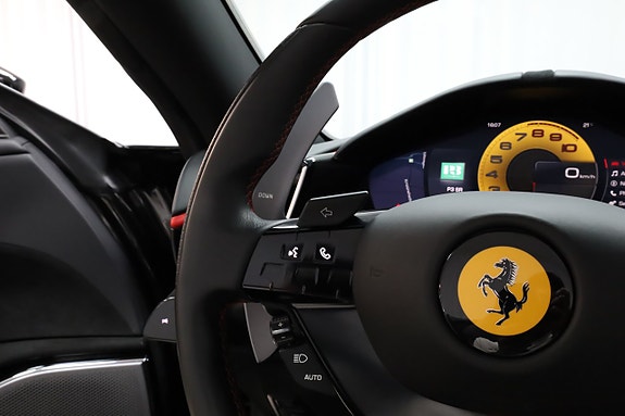 Ferrari Roma Spider 27 of 30