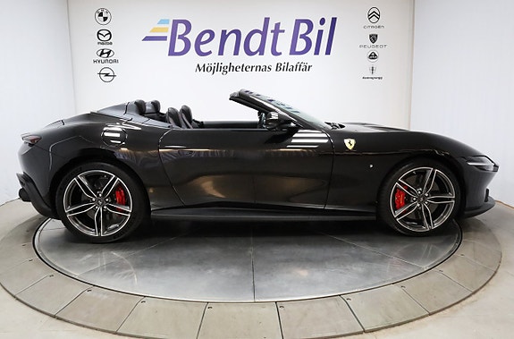 Ferrari Roma Spider 20 of 30