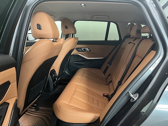 BMW 330e 11 of 14