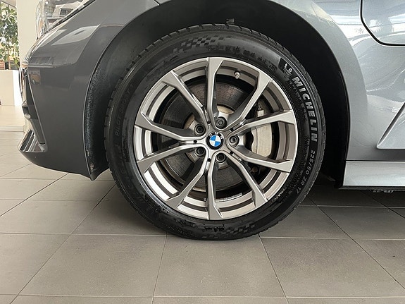 BMW 330e 4 of 14