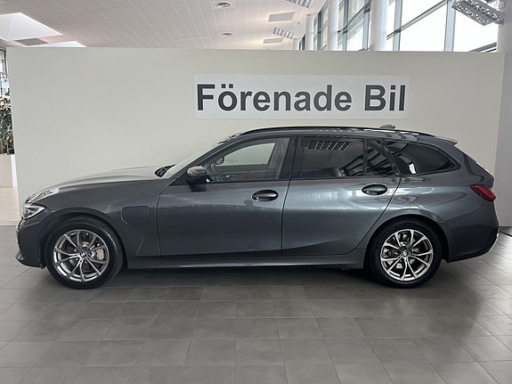 BMW 330e 3 of 14