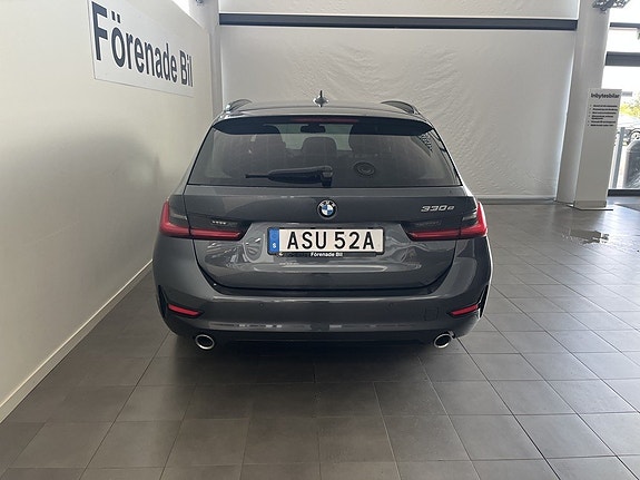 BMW 330e 12 of 14