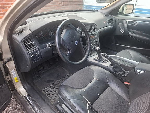 Volvo XC70 6 of 8