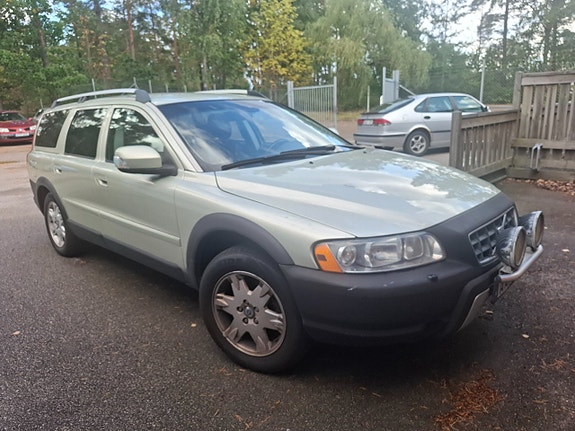 Volvo XC70 2 of 8