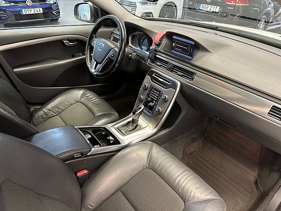 Volvo V70 13 of 30