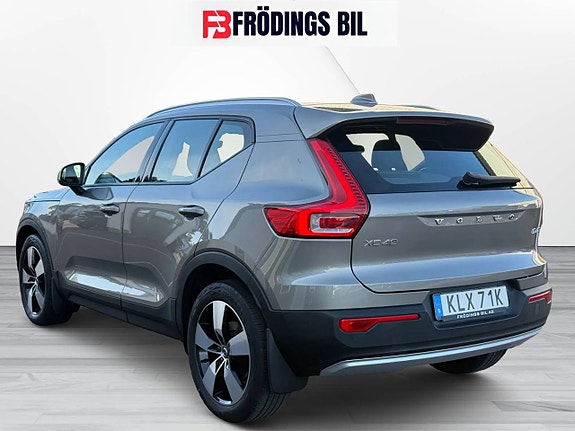 Volvo XC40 2 of 19