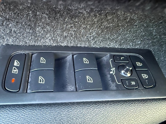 Volvo XC40 13 of 19