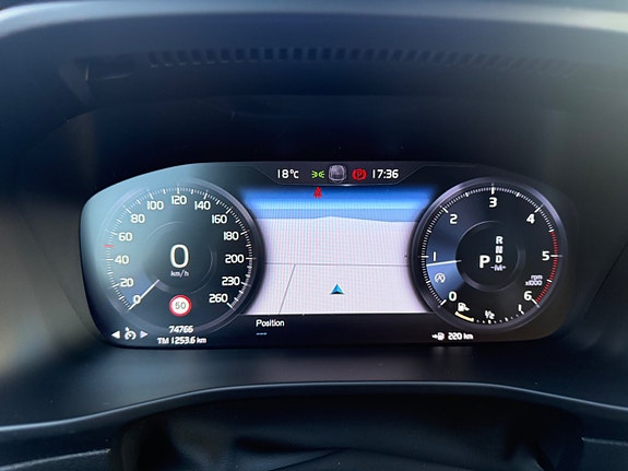 Volvo XC40 17 of 19