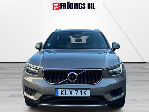Volvo XC40 3 of 19
