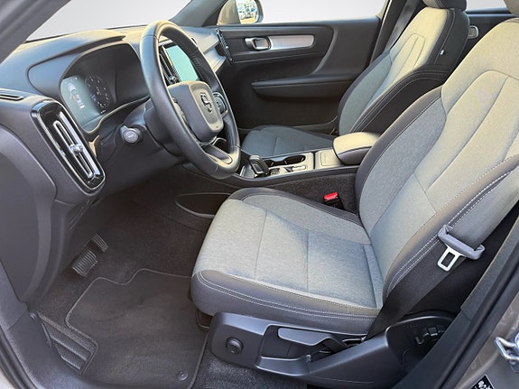 Volvo XC40 9 of 19