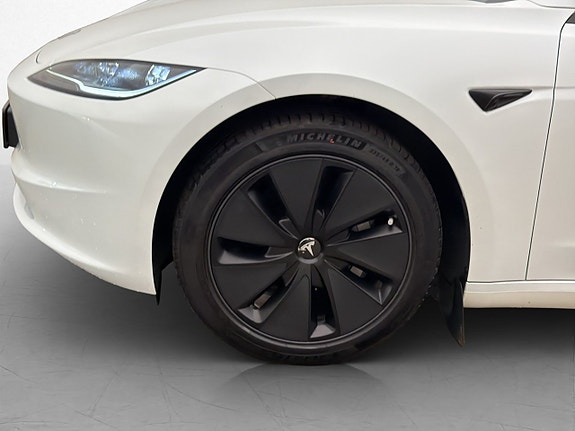 Tesla Model 3 29 of 30
