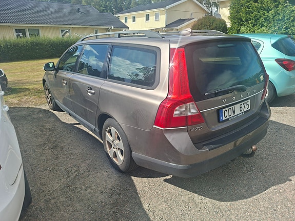 Volvo V70 4 of 5