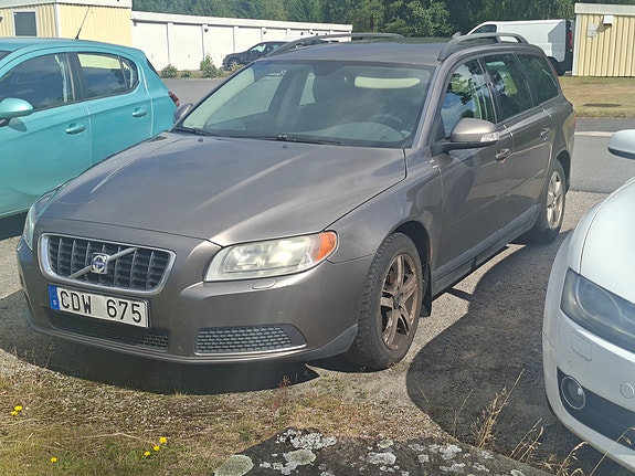 Volvo V70 3 of 5