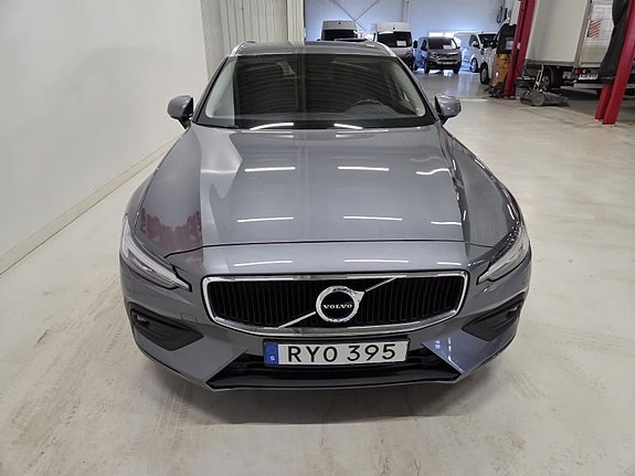 Volvo V60 2 of 10