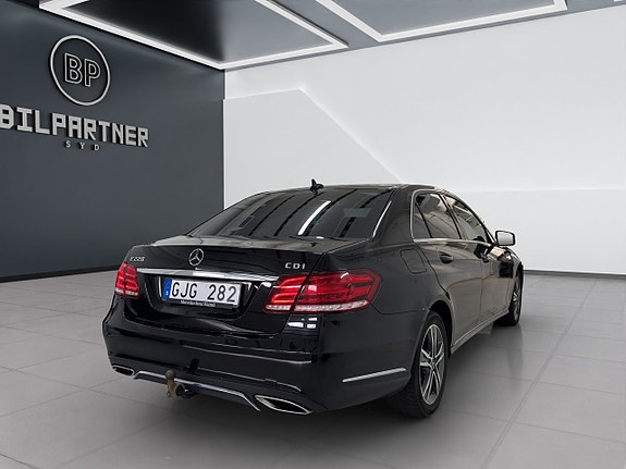 Mercedes-Benz E220 6 of 16