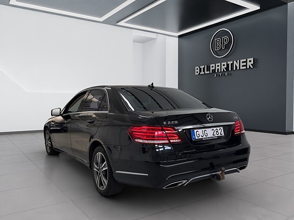 Mercedes-Benz E220 8 of 16