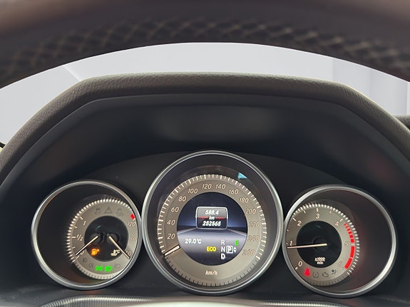Mercedes-Benz E220 13 of 16