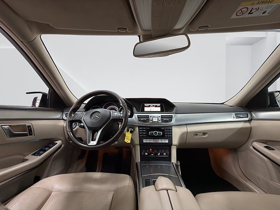 Mercedes-Benz E220 11 of 16
