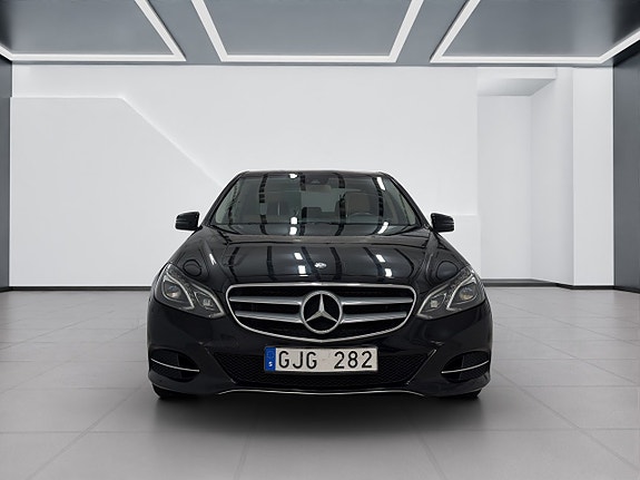 Mercedes-Benz E220 3 of 16