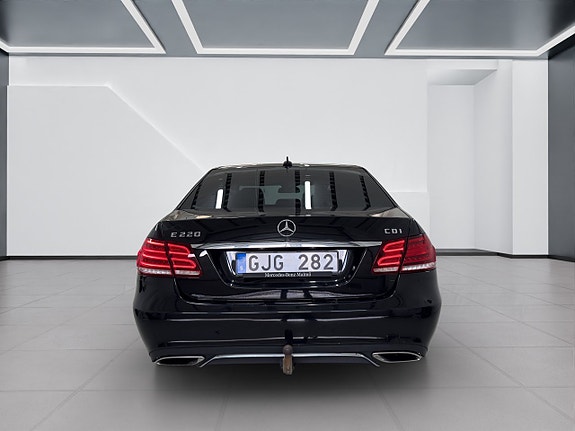 Mercedes-Benz E220 7 of 16