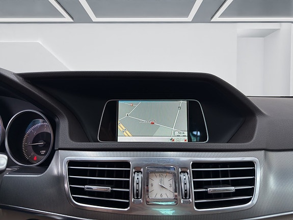 Mercedes-Benz E220 15 of 16